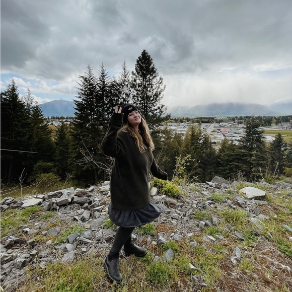 Meet your Posher, Avery - Picture 1 of 1